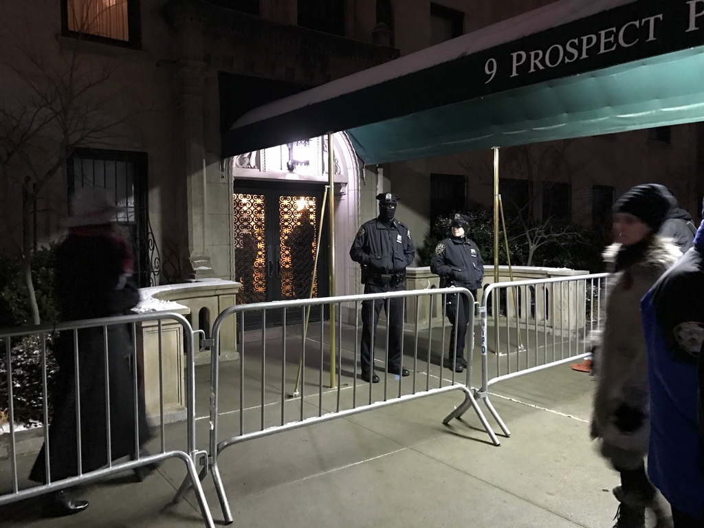 Chuck Schumer Protest At His Park Slope Home As It Happened Park